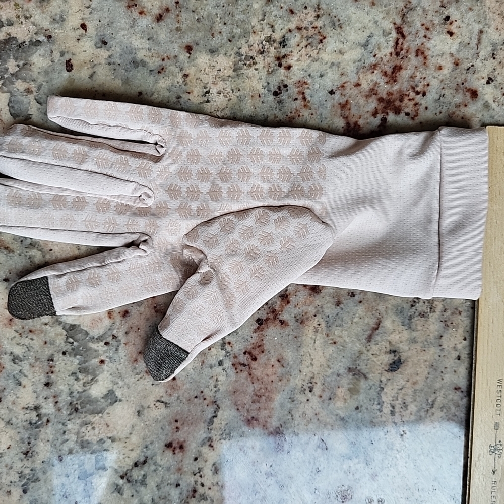 Light Pink Touchscreen Gloves - image 6